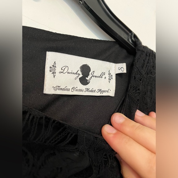 Lace Dainty Jewels Dress - Picture 2 of 4